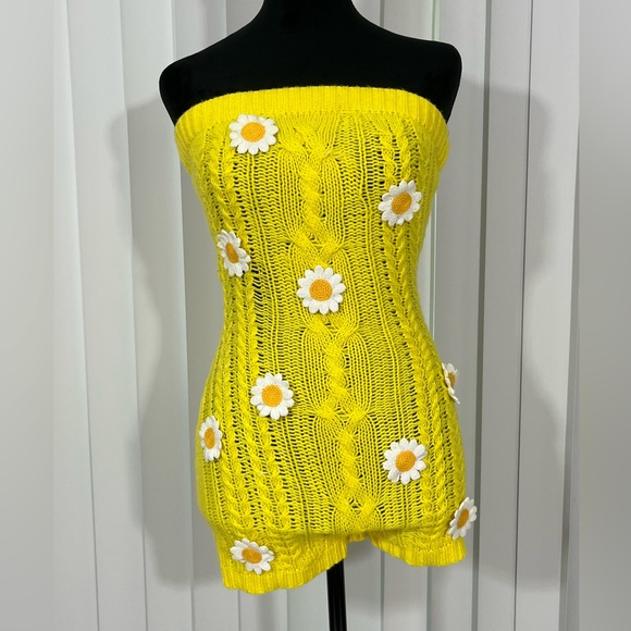 DOLLS KILL Dallop Of Daisies Cable Knit Sweater Sleeveless Romper Shorts Yellow - Picture 2 of 7